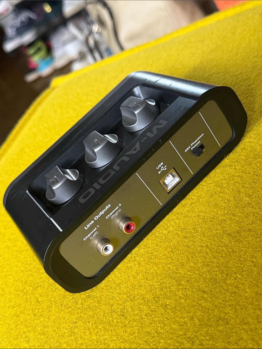 Fast Track USB Audio Interface - Black - Picture 3 of 5